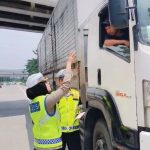Induk PJR BSD Korlantas Polri Intenskan Blue Light Patrol Tindak Tegas Kendaraan Patkir sembarangan di Bahu Jalan Tol BSD
